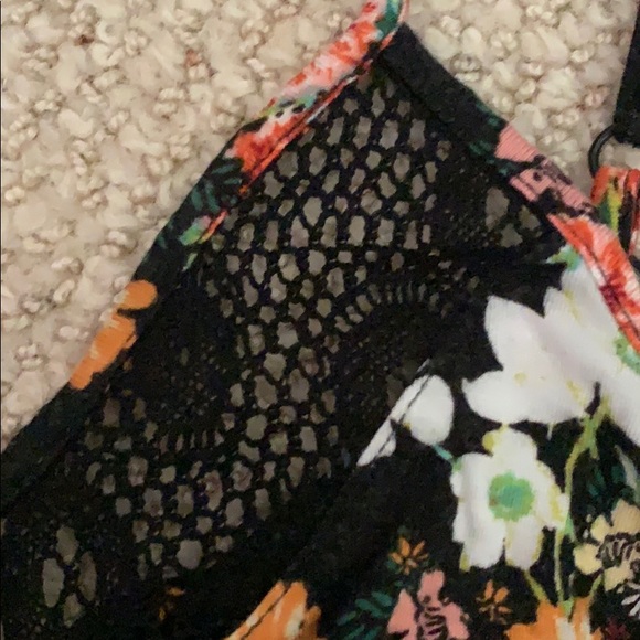 Floral spaghetti strap top - Picture 2 of 2